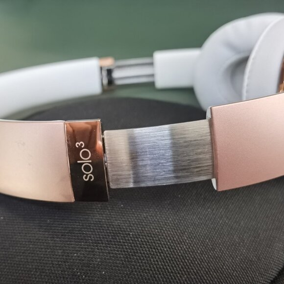 Beats Solo3 Wireless Headband Bluetooth Bass Used Running 98 New - Picture 14 of 15